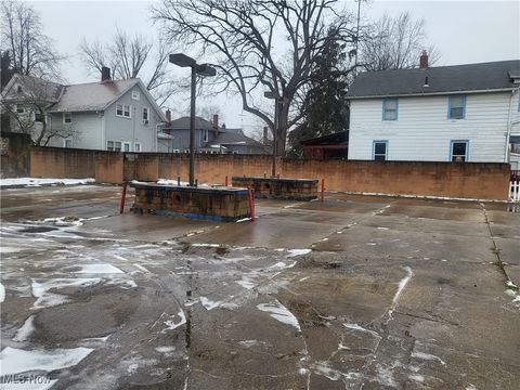 Tiny photo for 827 Middle Avenue, Elyria, OH 44035 (MLS # 5180110)