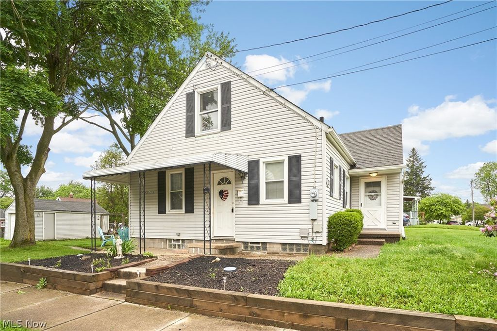 Photo of 400 Ripley Avenue, Akron, OH 44312 (MLS # 5212739)