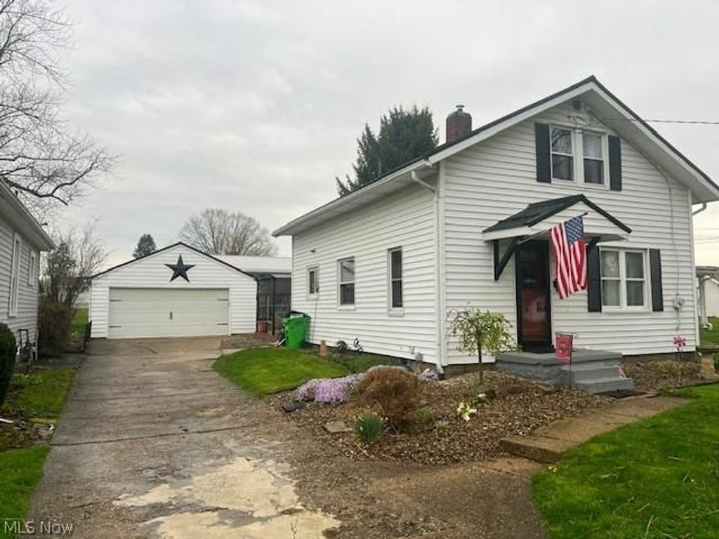 Photo of 37 23rd Street NW, Massillon, OH 44647 (MLS # 5200506)