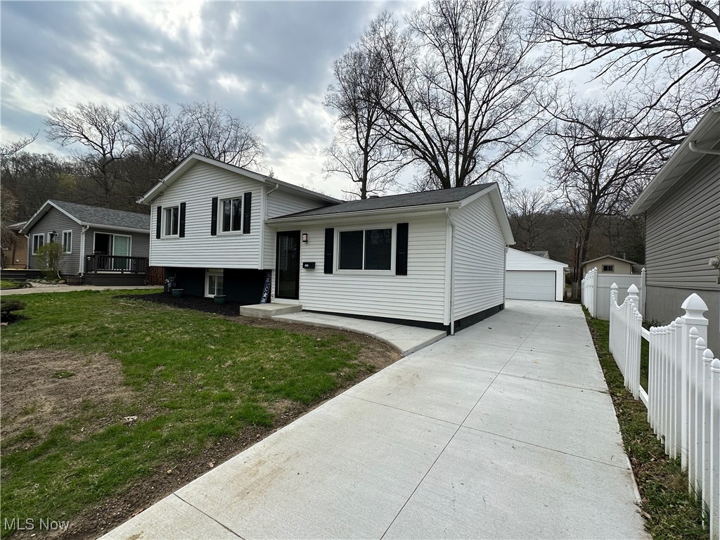1054 Karen Drive, Akron, Ohio image 3