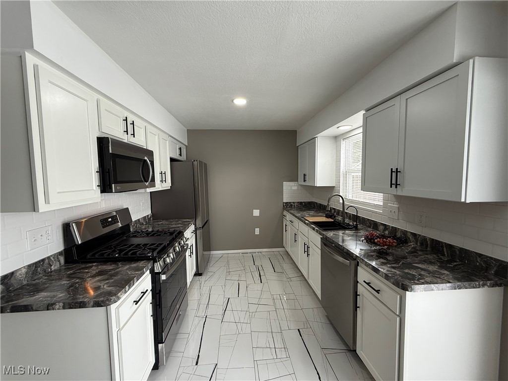 1054 Karen Drive, Akron, Ohio image 15