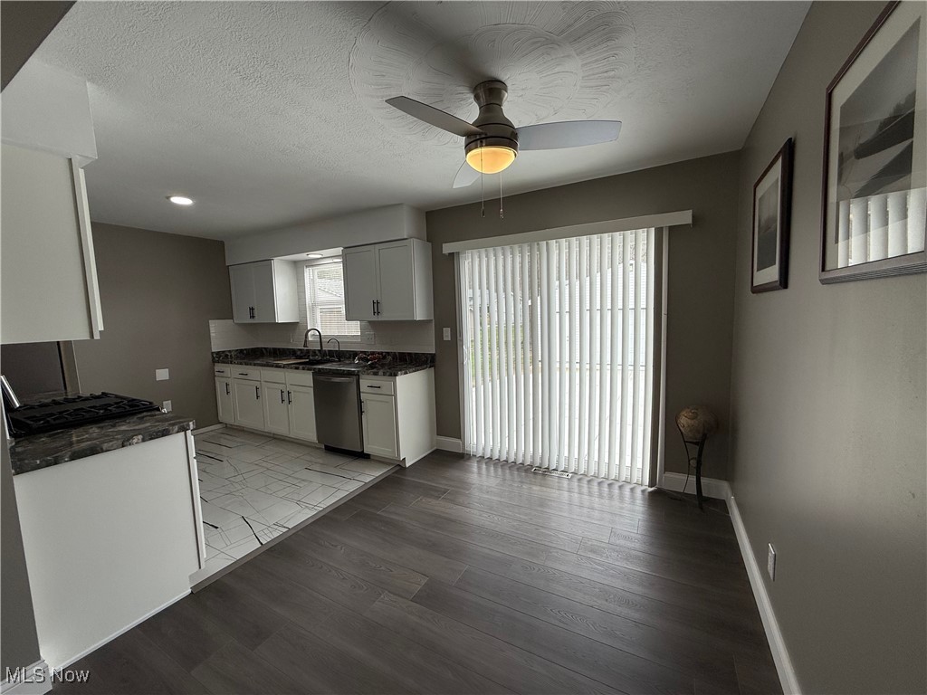 1054 Karen Drive, Akron, Ohio image 14