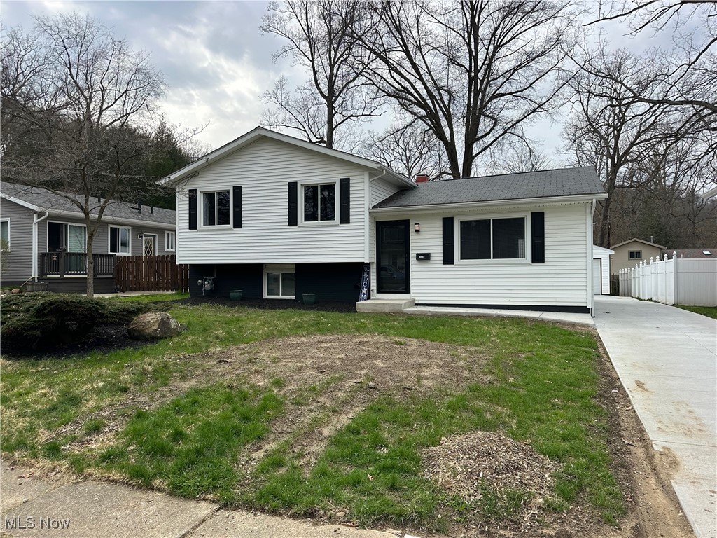 1054 Karen Drive, Akron, Ohio image 2