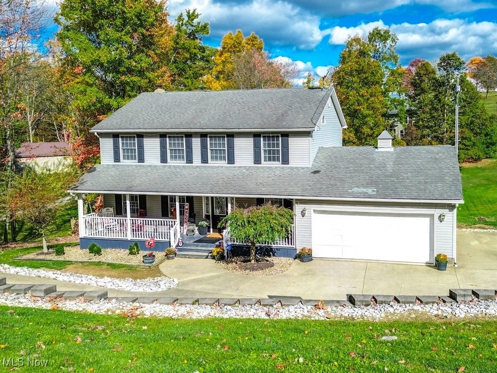 Photo of 819 Courtview Drive, Carrollton, OH 44615 (MLS # 5166304)