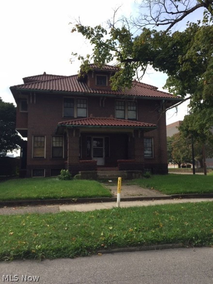 7 unit Townhouse building with full basements and large finished attic space.