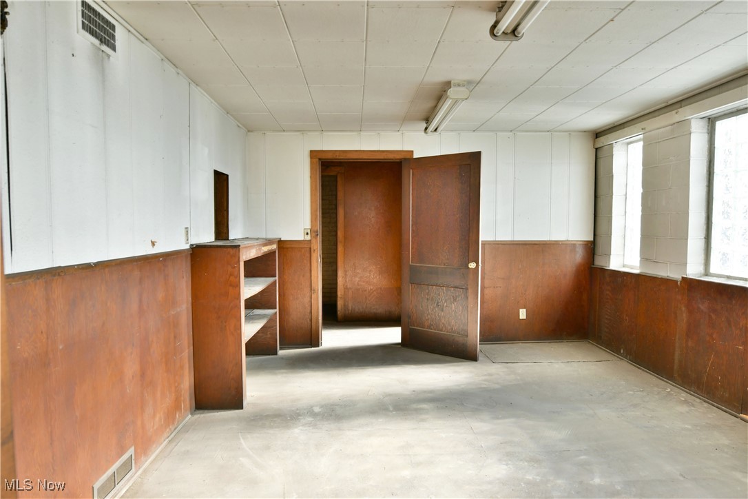 City/Youngstown - Commercial Sale