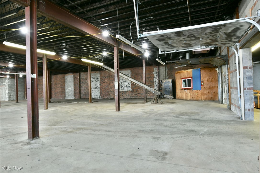 City/Youngstown - Commercial Sale