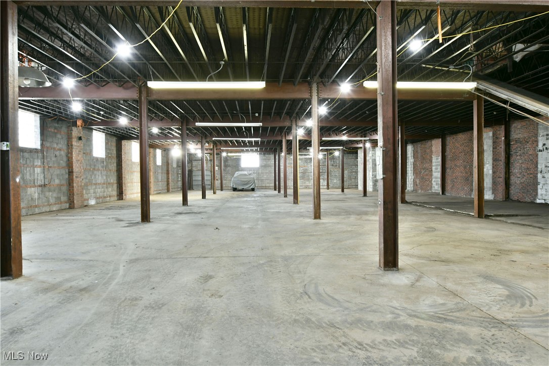 City/Youngstown - Commercial Sale