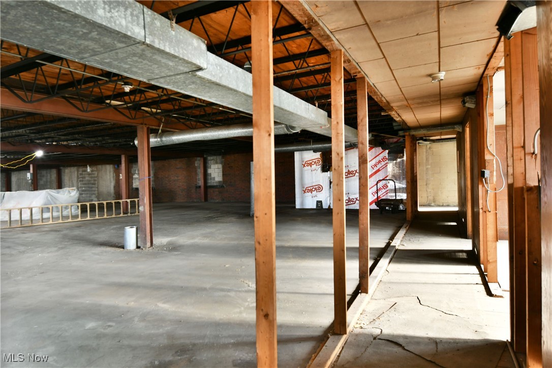 City/Youngstown - Commercial Sale