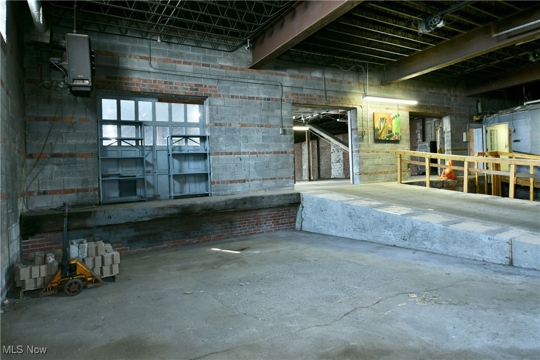 City/Youngstown - Commercial Sale