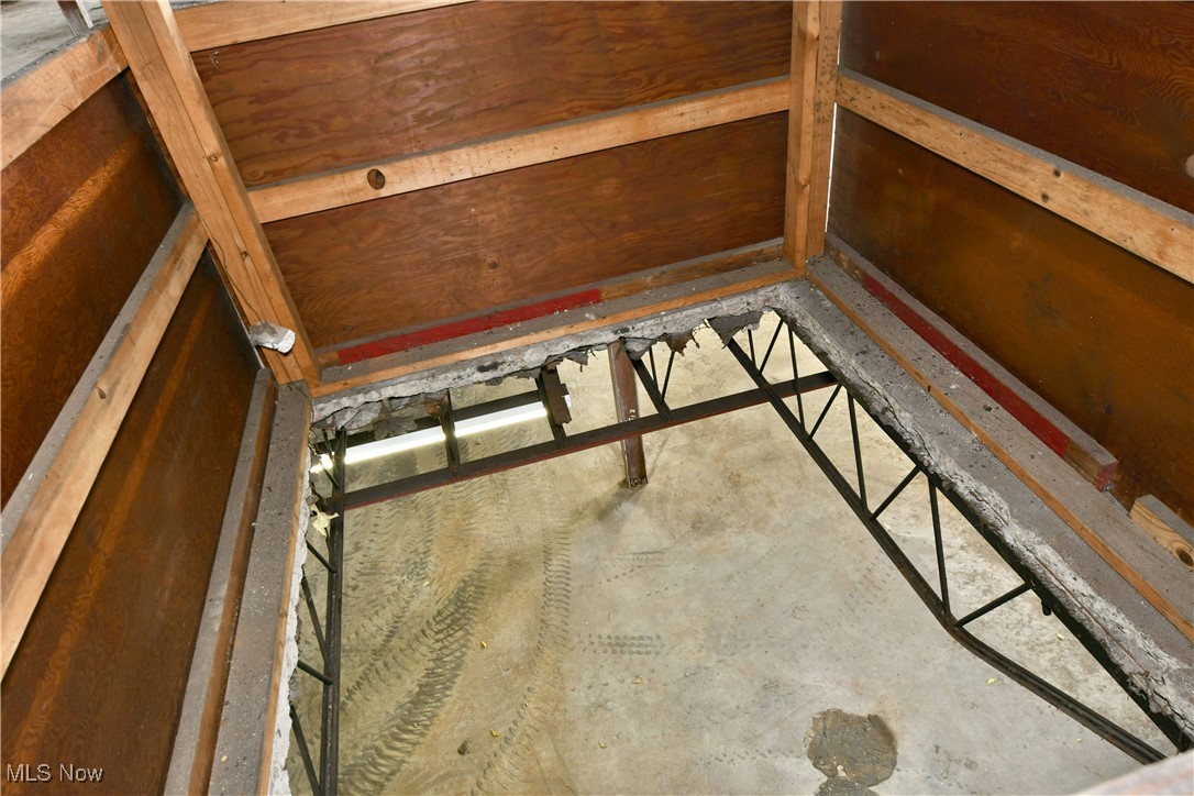 City/Youngstown - Commercial Sale