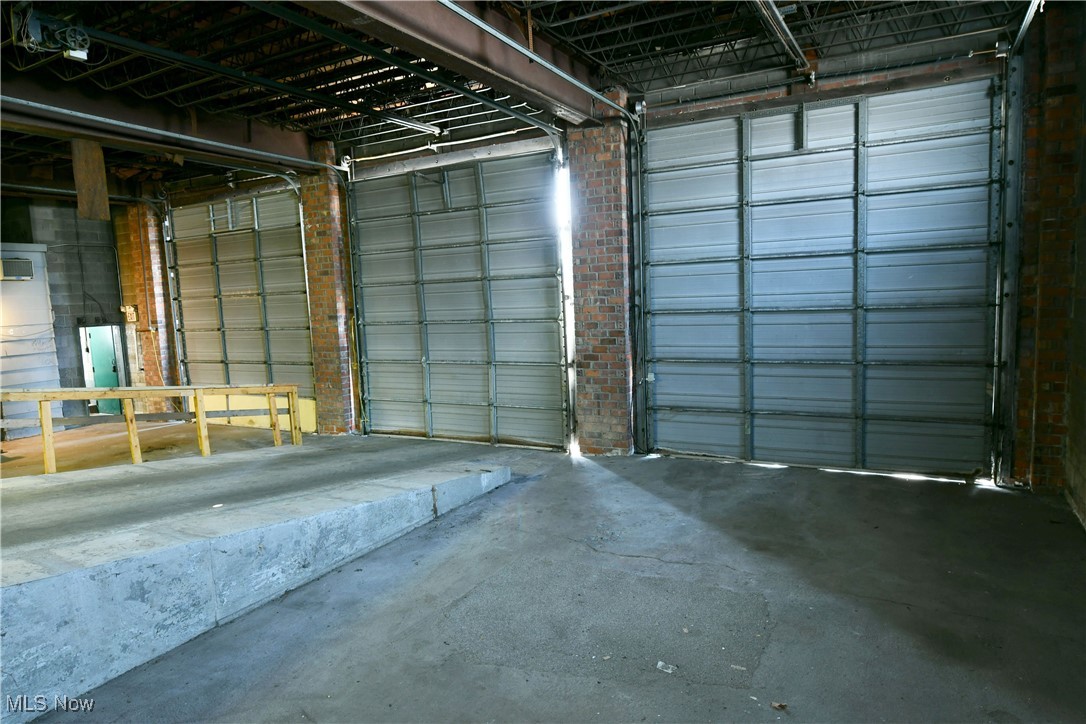 City/Youngstown - Commercial Sale