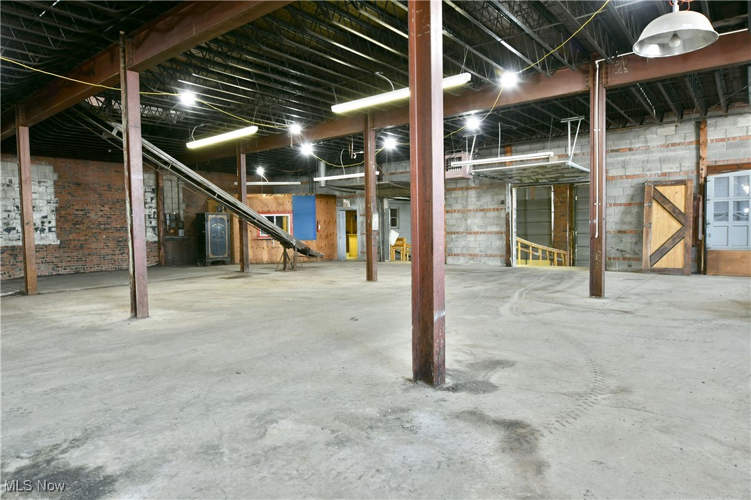 City/Youngstown - Commercial Sale