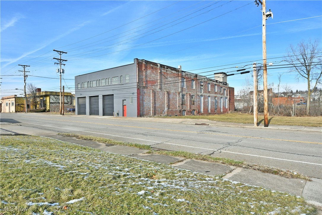 City/Youngstown - Commercial Sale