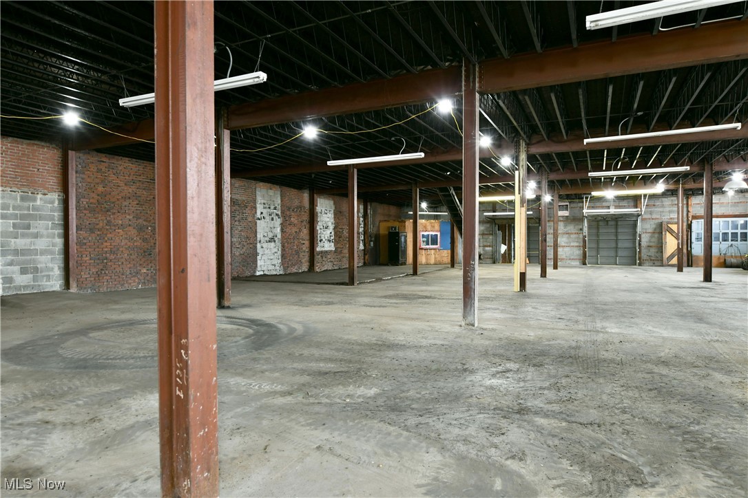City/Youngstown - Commercial Sale