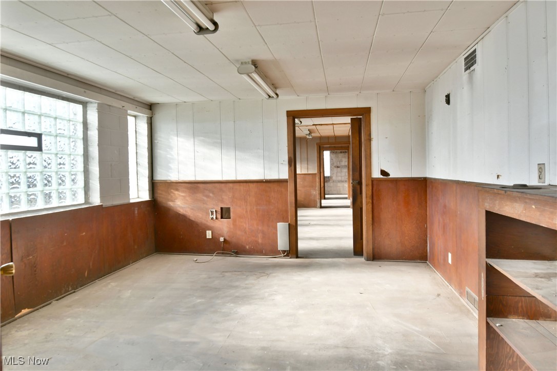 City/Youngstown - Commercial Sale