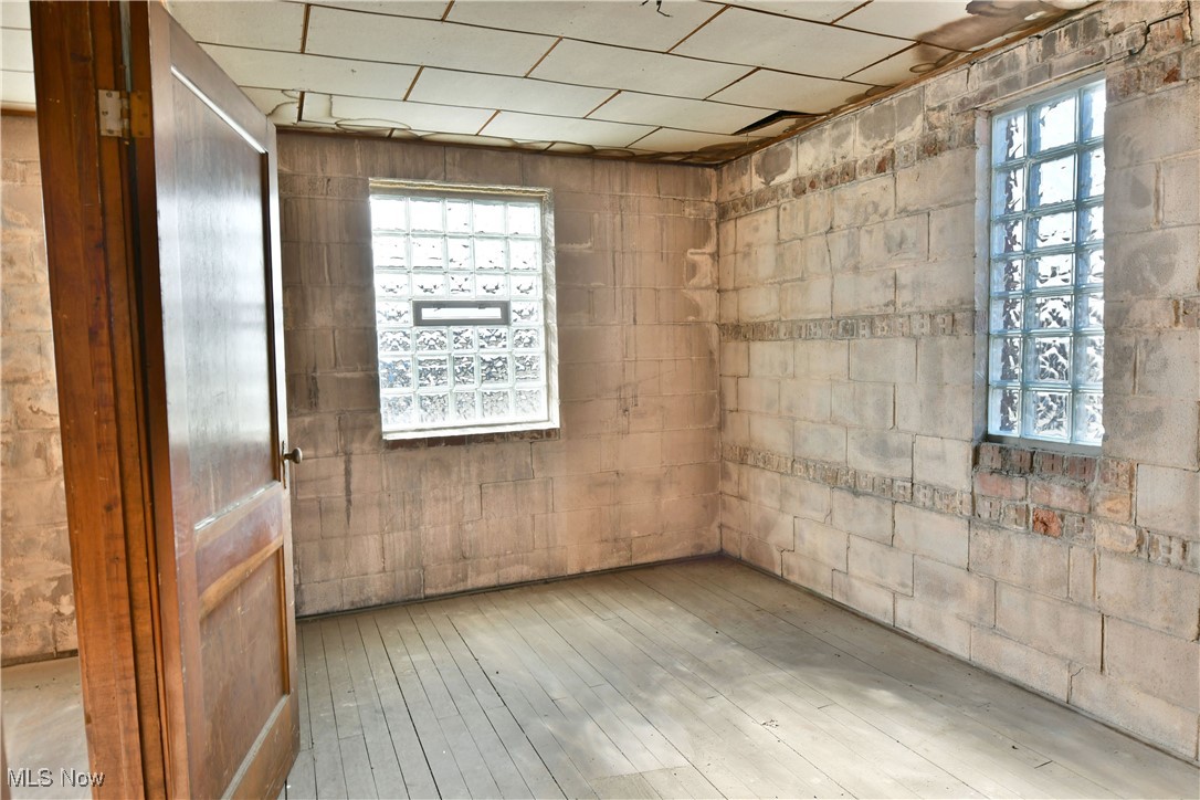 City/Youngstown - Commercial Sale