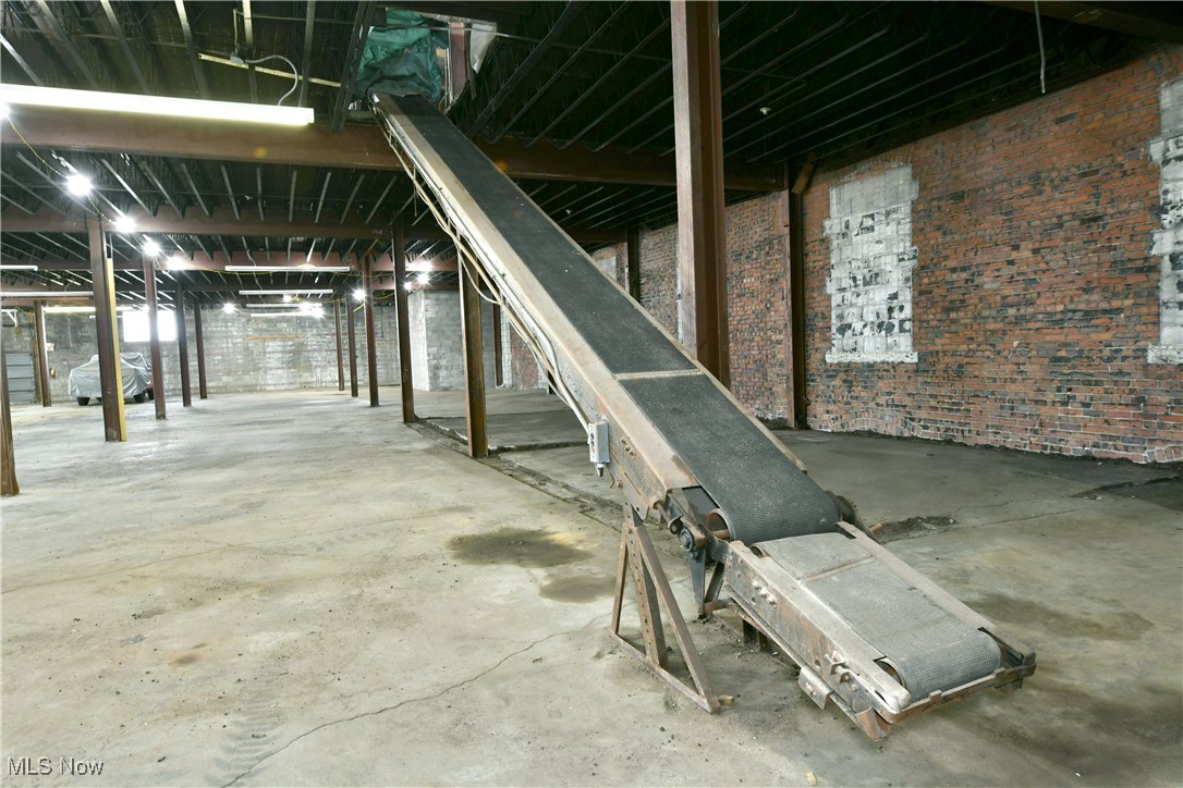 City/Youngstown - Commercial Sale