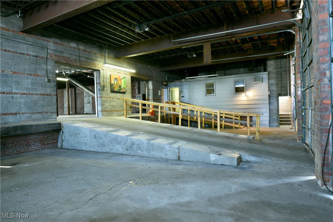 City/Youngstown - Commercial Sale