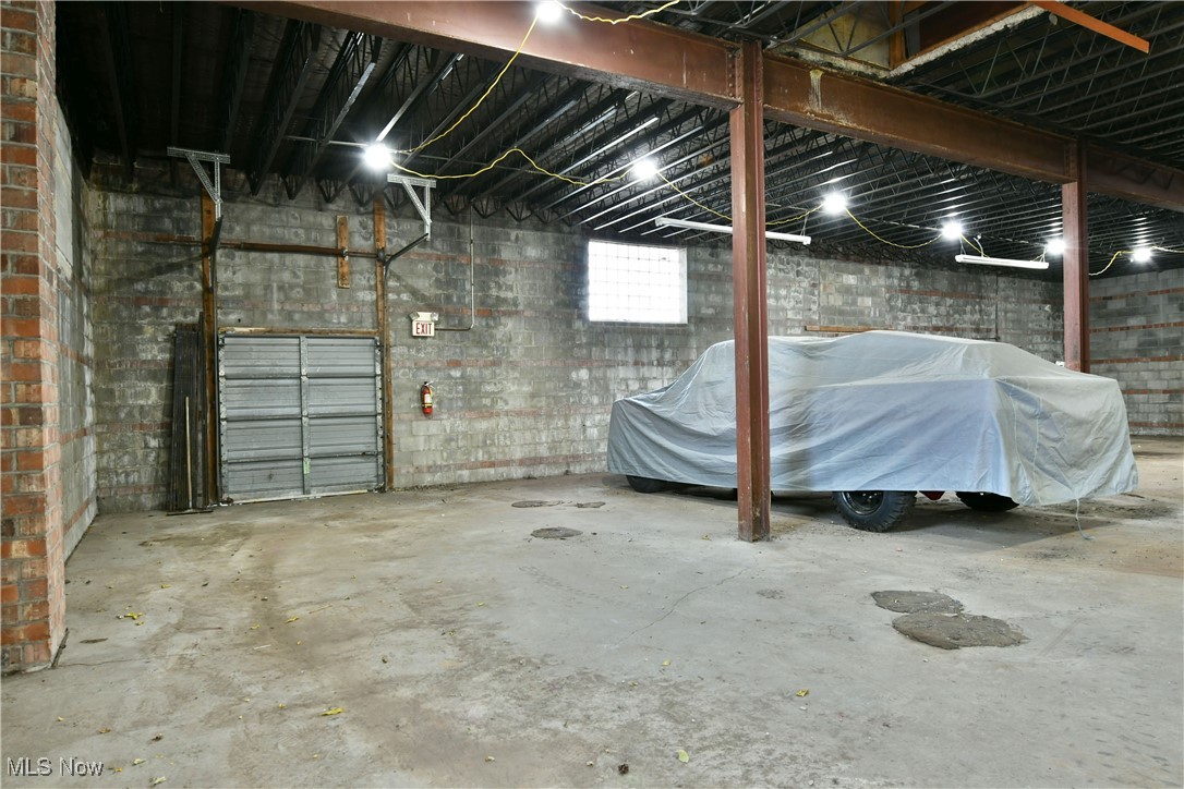 City/Youngstown - Commercial Sale