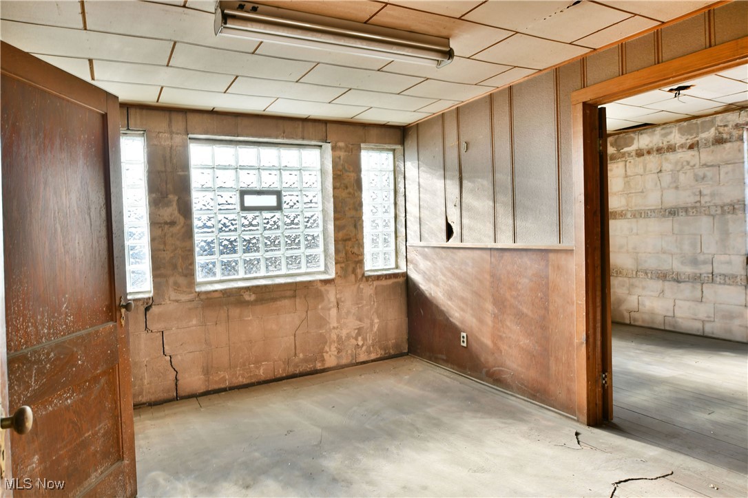 City/Youngstown - Commercial Sale