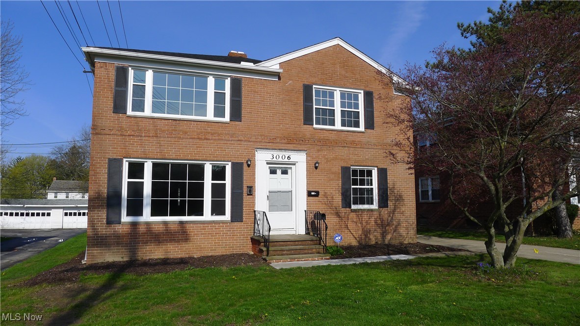 Newly renovated in 2020 apartment. All new windows, kitchen, bathrooms lighting. Newly refinished hardwood
floors, and freshly repainted walls, trim and ceilings. New appliances, furnace and AC! Excellent location .6 miles from the
new Van Aken District and .3 miles to Thornton Park! There is also a large bonus room in the basement that could serve as
storage or a play area. One garage parking space and one driveway space are included in the lease. The landlord is local
and lives in Shaker. He cares about Shaker and this building. One year lease. Tenant pays gas & electric. Landlord pays for
water & sewer, along with grass and snow removal. This is a Non-Smoking building. Cats and dogs with permission only
and a pet deposit. See floor-plan in photos.