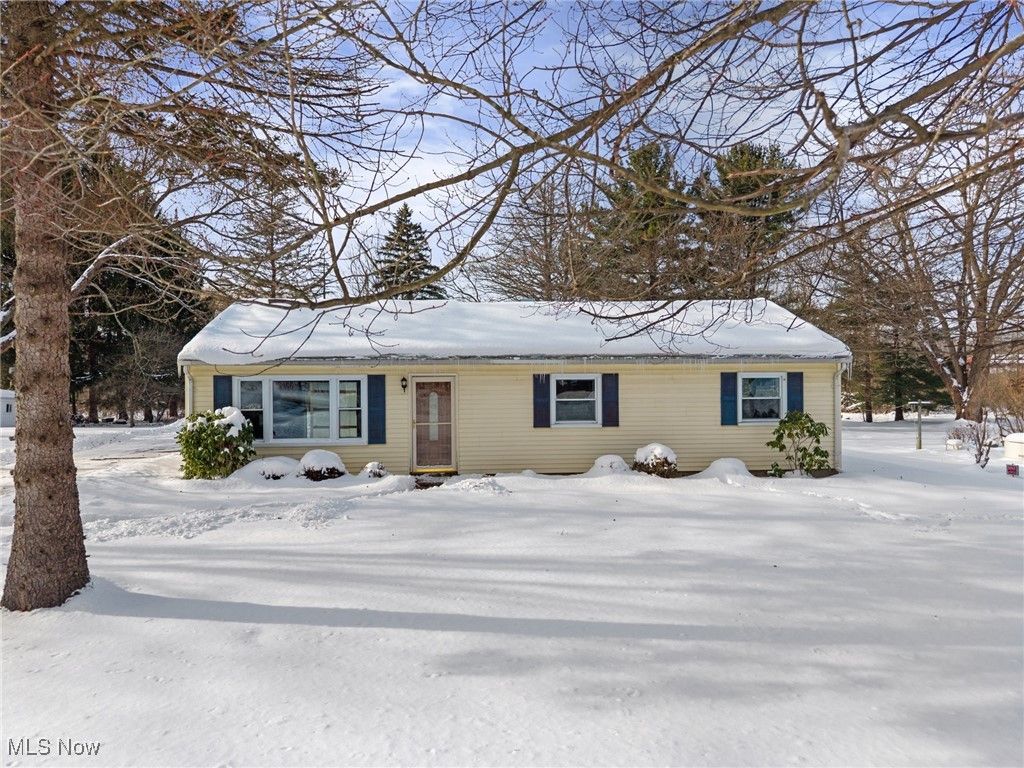 Photo of 10560 Auburn Road, Chardon, OH 44024 (MLS # 5177387)