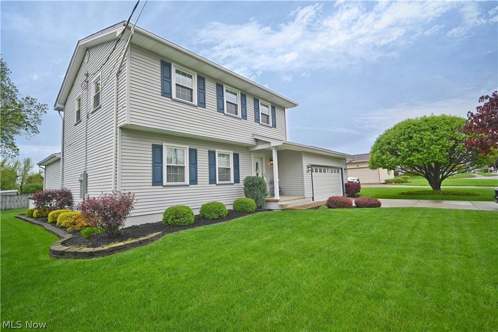 Photo of 5618 London Drive, Austintown, OH 44515 (MLS # 5206598)