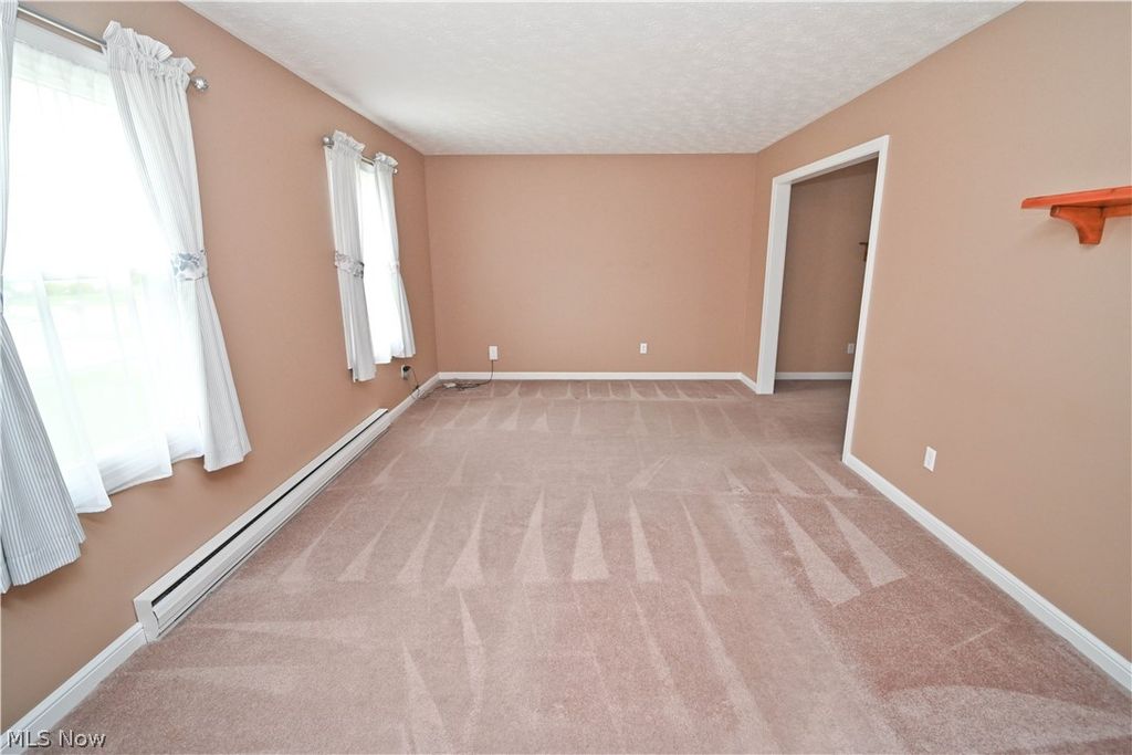 Photo of 5618 London Drive, Austintown, OH 44515 (MLS # 5206598)