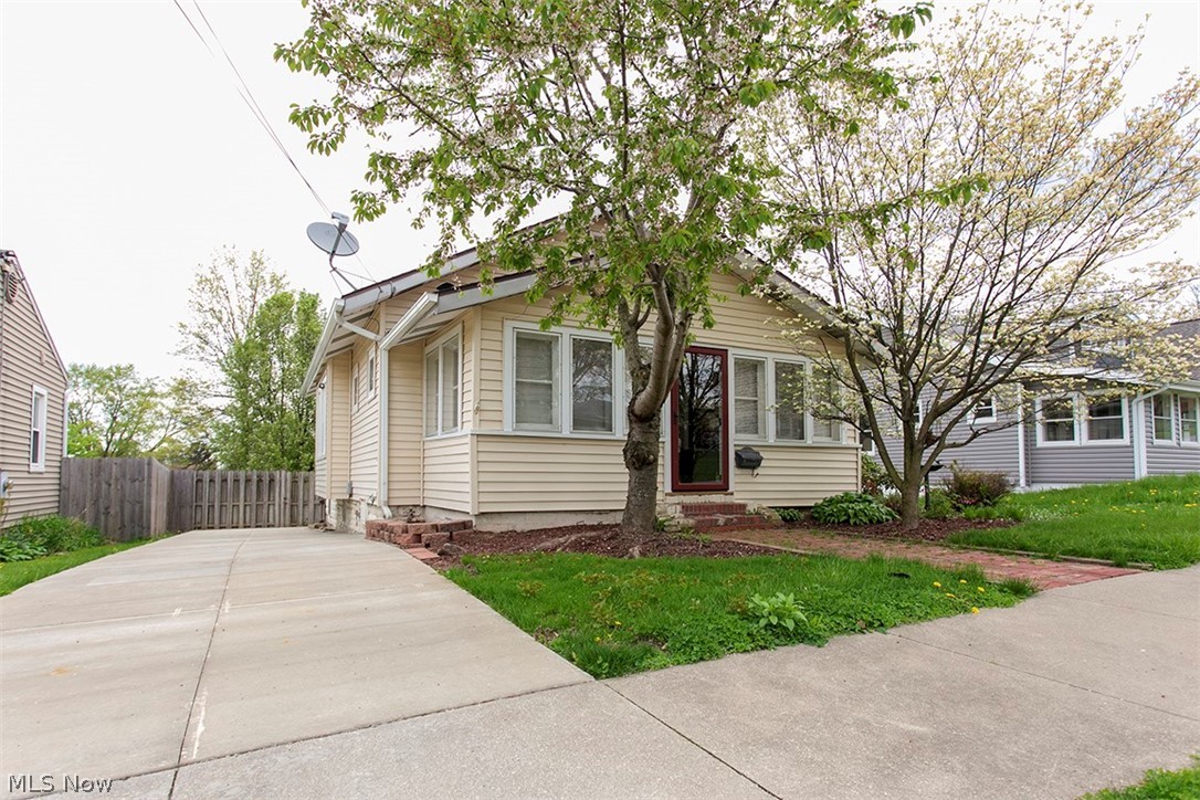 YOU'LL FIND SO MUCH TO LOVE at 289 East Cassell Ave! Appreciate the beautiful & original oak hardwood flooring, fall in love with the strikingly gorgeous new bathroom, enjoy the private, fully fenced back yard and envision relaxing on the enclosed porch. Don't be fooled! This home offers plenty of space! Lower level floor plan flows easily with nice-sized kitchen, living and dining rooms adjoining with that "connected yet open" feel. SPA-LIKE BATHROOM IS TO DIE FOR! Ceramic & glass mosaic tile shower with trendy, open glass door will make for luxurious shower time. Entire upper level comprises huge master bedroom or alternately could be used as the perfect playroom. Updates include the following: Roof (approximately 10 years), HWT (2 years), complete bathroom remodel (2019), Newer electric and Pex plumbing, furnace & A/C, front porch enclosure and newer stainless steel kitchen appliances. Basement has partial room "roughed in", ready for your completion. Desirable location in an establ