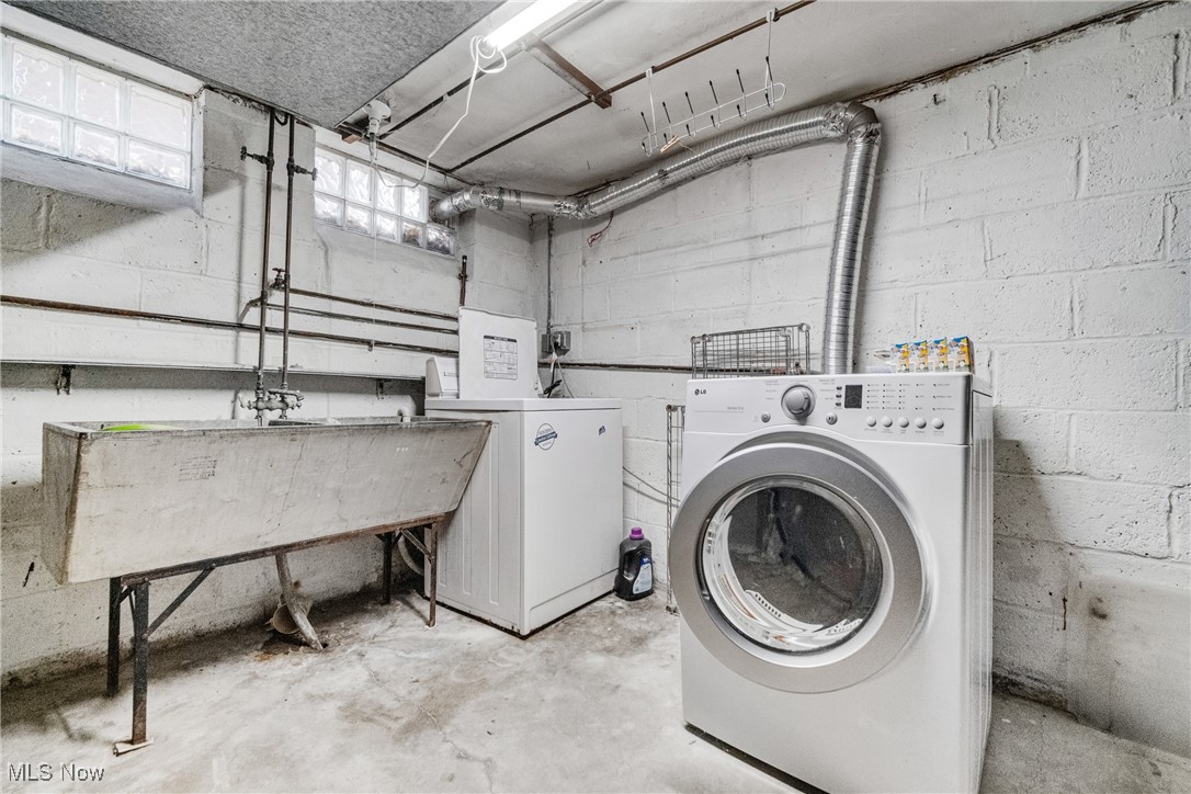 University Heights, Ohio 44118, United States, 3 Bedrooms Bedrooms, ,2 BathroomsBathrooms,Residential,Active,109804