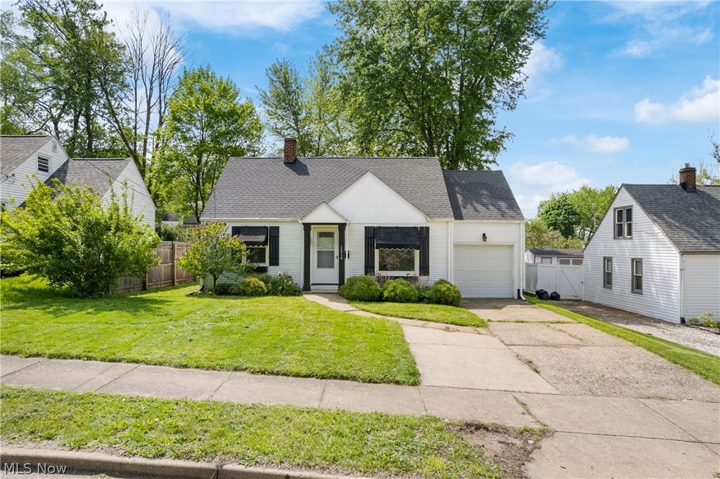 Photo of 1514 37th Street NW, Canton, OH 44709 (MLS # 5207487)