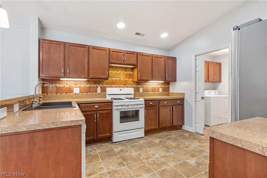 Fiddlers Crk Condo - Residential