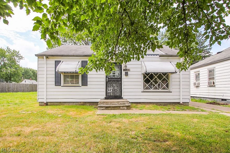 Single family investment property. Ranch home with 2 bedrooms, 1 full bathroom and detached single car garage. Long term tenant currently in place. Great addition to any rental portfolio!