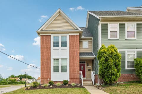 Townhouse For Sale - 2708 Martin Luther King Jr Drive<br/> Cleveland, OH 44104
