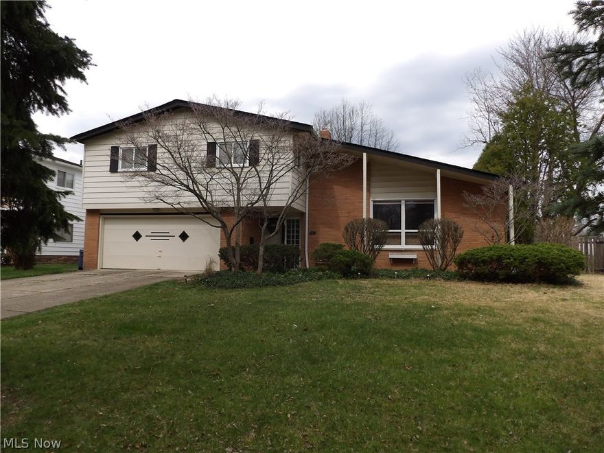 Awesome 4 bdrm 2.5 bath split level on the Metro Park System. Many updates which include updated main bath, new roof. Updated Kitchen,
 Great yard for family affairs. Entire home has been freshly painted. Not only are the Metro riding trails in the front of home but the award winning Middleburg Rec center is just around the corner. Easy access to I-71, I-80, I-480. If your looking for a large home with an open floor plan this is your new home.