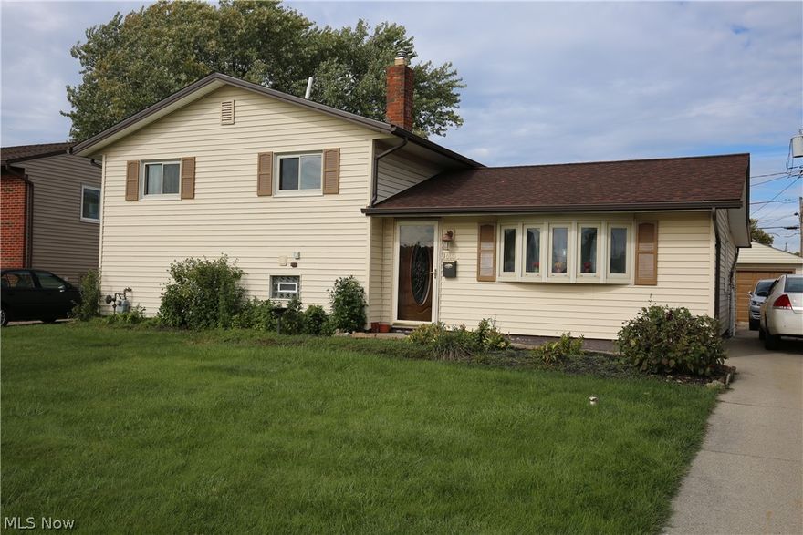 Welcome to this spacious split level.Enjoying the openness of the living room, dinning room and kitchen. Vaulted ceiling with skylight that give more brightness to a redesigned chefs kitchen. Newer appliances ,island and granite countertops. This home features 3 bedrooms,2 full baths. Master bedroom has a jetted tub. Newer flooring throughout. Main area great for entertaining. Walkout lower level. Move right in! Roof 2014,Windows 2015. Hot water tank, furnace/AC 1014.And a new front door. $85,000.00 in remodel. Easy access to highway,shopping and school. City does hove rec center.