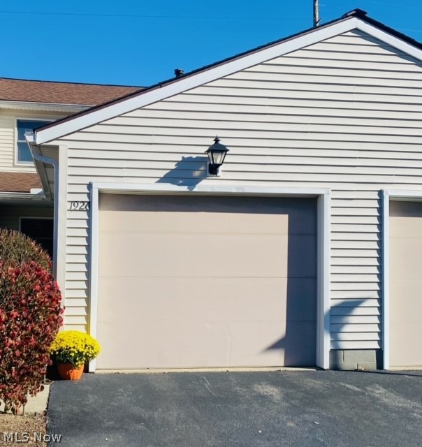 Motivated seller as she has found her next home. Move right into this adorable condo in Stow. The kitchen was just remodeled a couple years ago. Plenty of living space with two large bedrooms with plenty of closet space. Some of the appliances are only a couple years old. Features a first floor laundry and attached 1 car garage! What an excellent option to renting!! The condos just had roofs done in the past few years and they added more roof vents this past week. Home warranty offered for your peace of mind.
