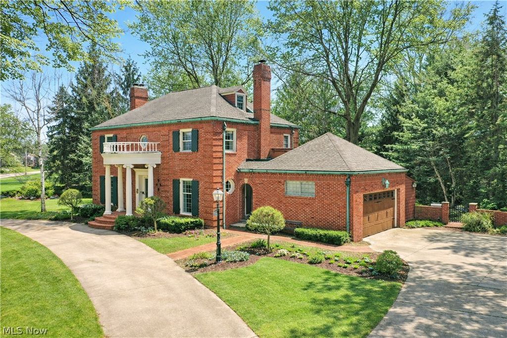 Photo of 641 Fairway Drive NE, Warren, OH 44483 (MLS # 5193926)