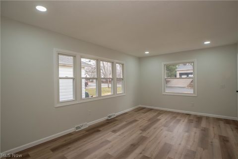 Tiny photo for 275 20th Street SE, Massillon, OH 44646 (MLS # 5189209)