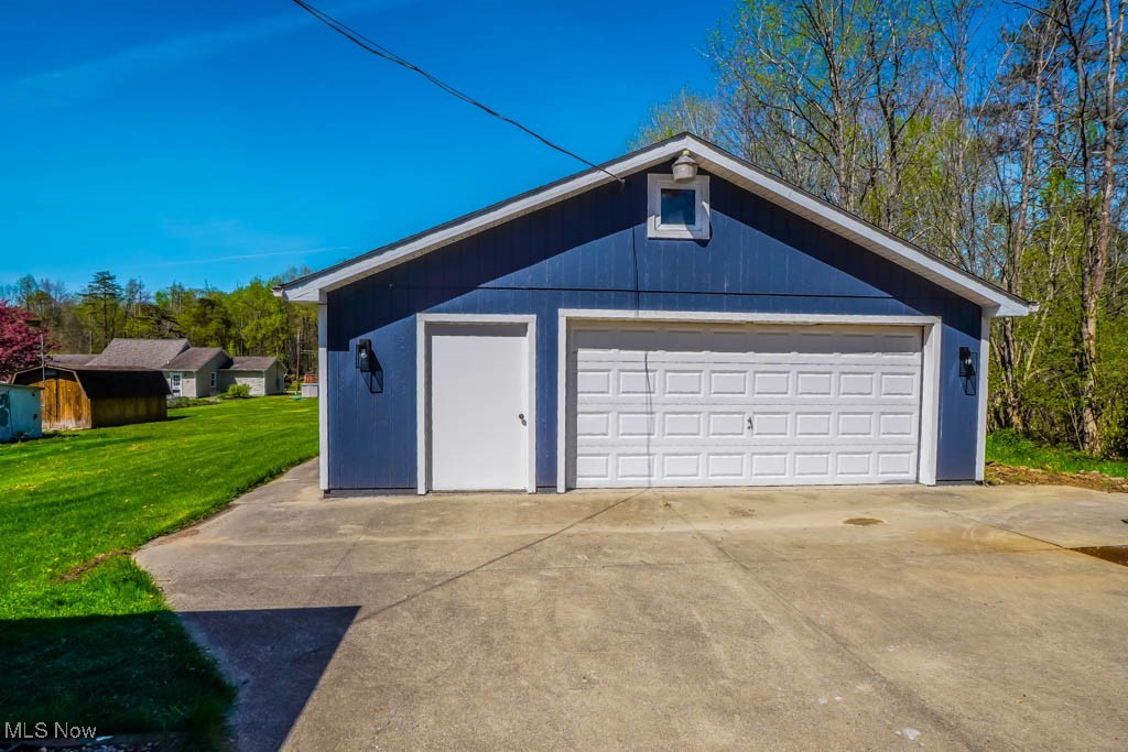 18706 Jackson Drive, Chagrin Falls, Ohio image 2