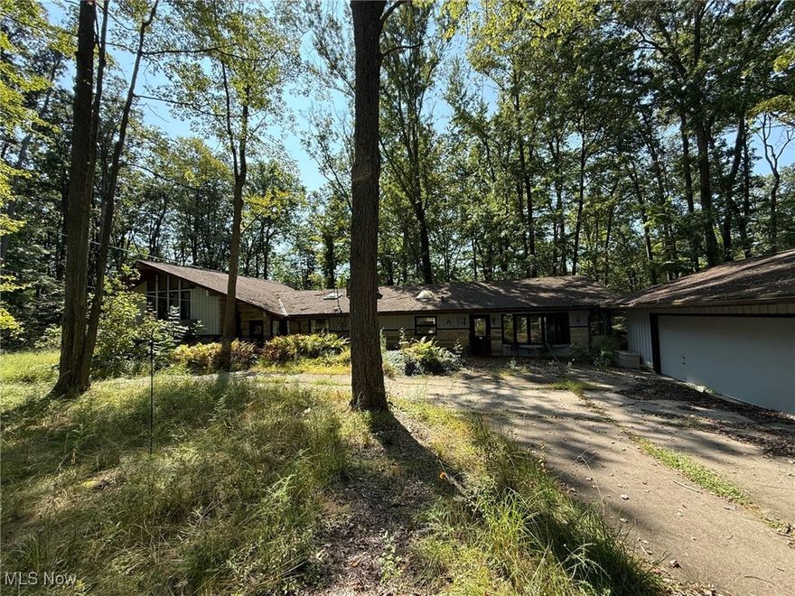 Cedar & Stone 4 Br, 2bath Home. Enjoy Nature From Your Windows Overlooking The Grand River Ravine, plenty of wildlife to see. Kraftmaid Kitchen With Corian Counters, Ceramic Tile, Jenn Aire Cook-top, Vaulted Douglas Fir Ceilings, Sandstone Fireplace And More. Screened in patio,2 car detached garage, circle concrete drive and more. This property is being sold by Administrator of Estate for Chris L Natali.