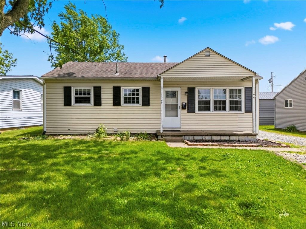 Photo of 1324 Western Avenue SW, Canton, OH 44710 (MLS # 5211230)