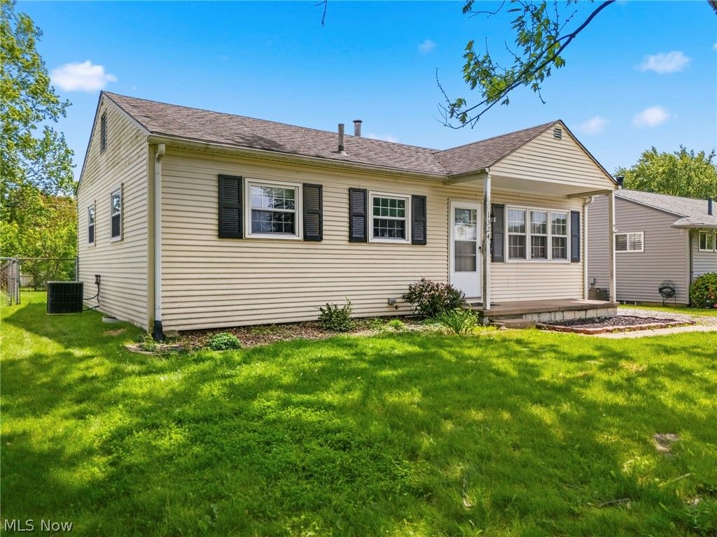 Photo of 1324 Western Avenue SW, Canton, OH 44710 (MLS # 5211230)