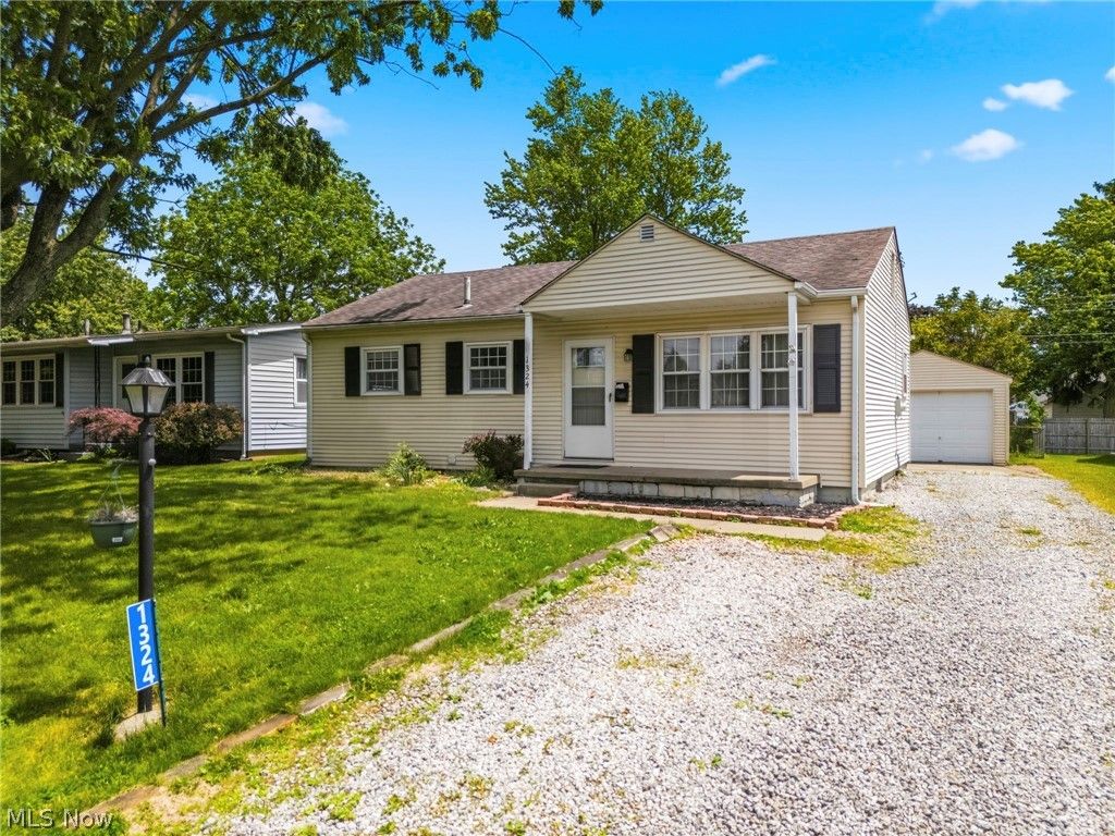 Photo of 1324 Western Avenue SW, Canton, OH 44710 (MLS # 5211230)