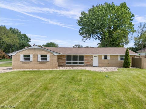 Homes For Sale - 5544 Fairwood Avenue<br/> Stark County, North Canton, OH 44720
