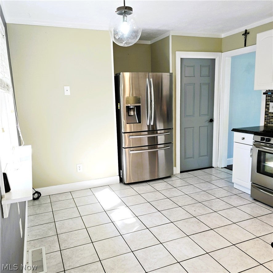 425 Bridle Lane