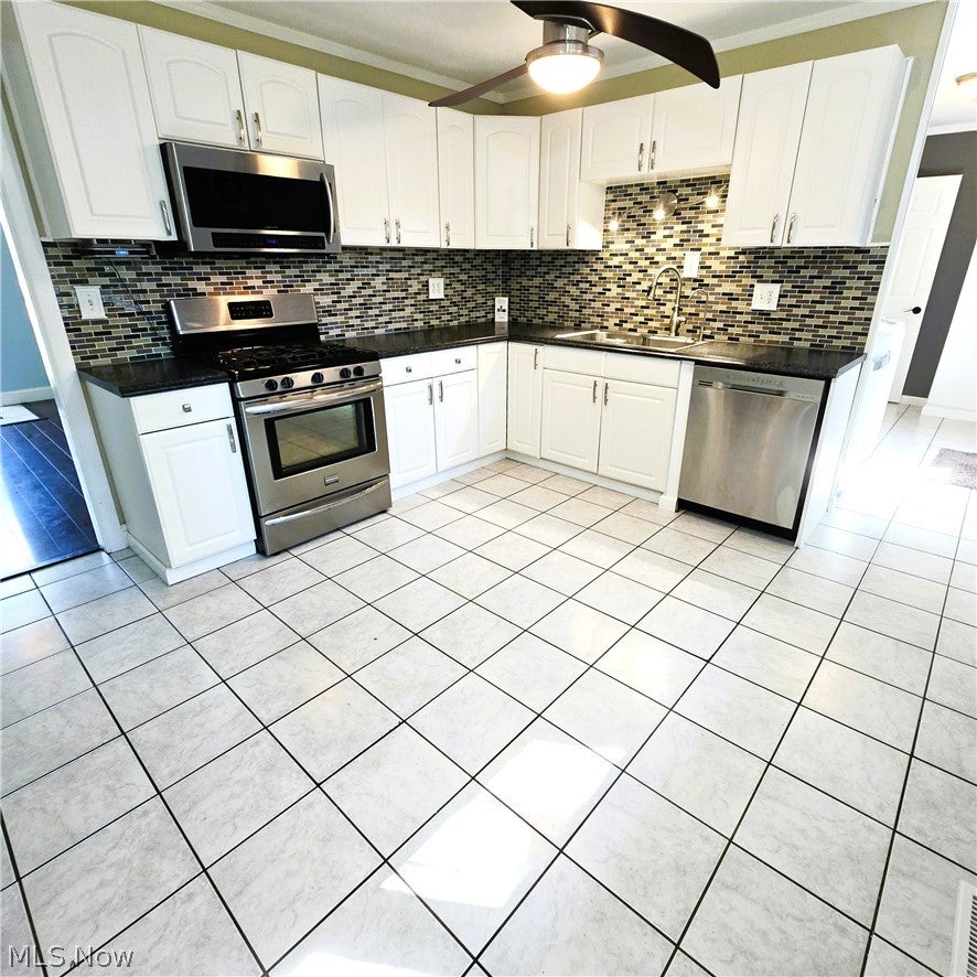 425 Bridle Lane