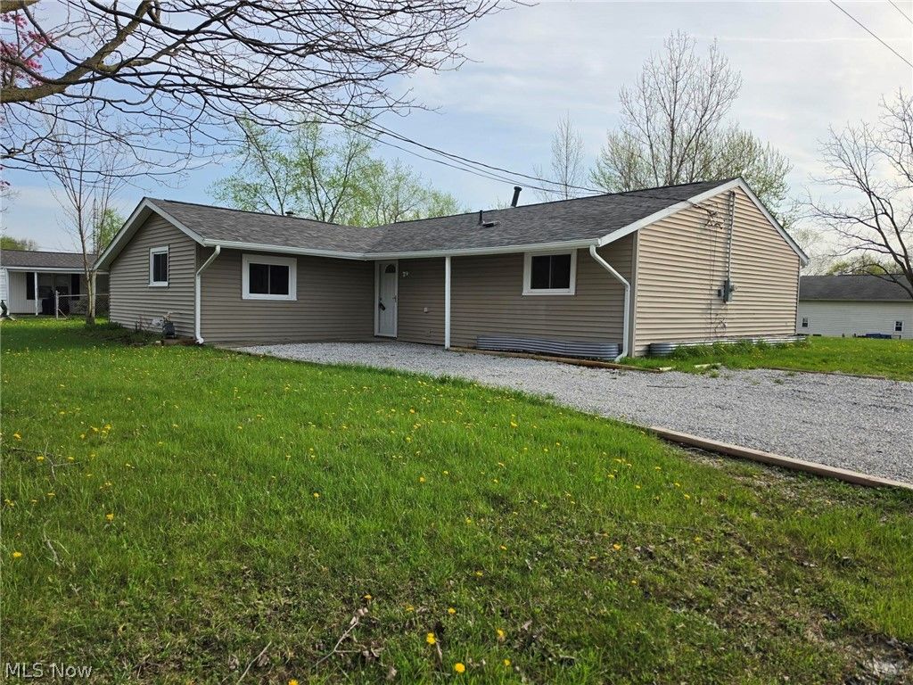 Photo of 10306 Winthrop Road, Streetsboro, OH 44241 (MLS # 5202120)