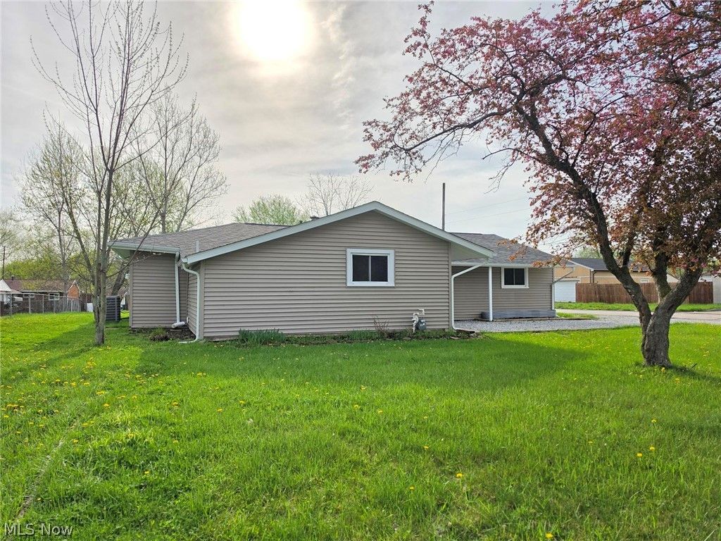 Photo of 10306 Winthrop Road, Streetsboro, OH 44241 (MLS # 5202120)